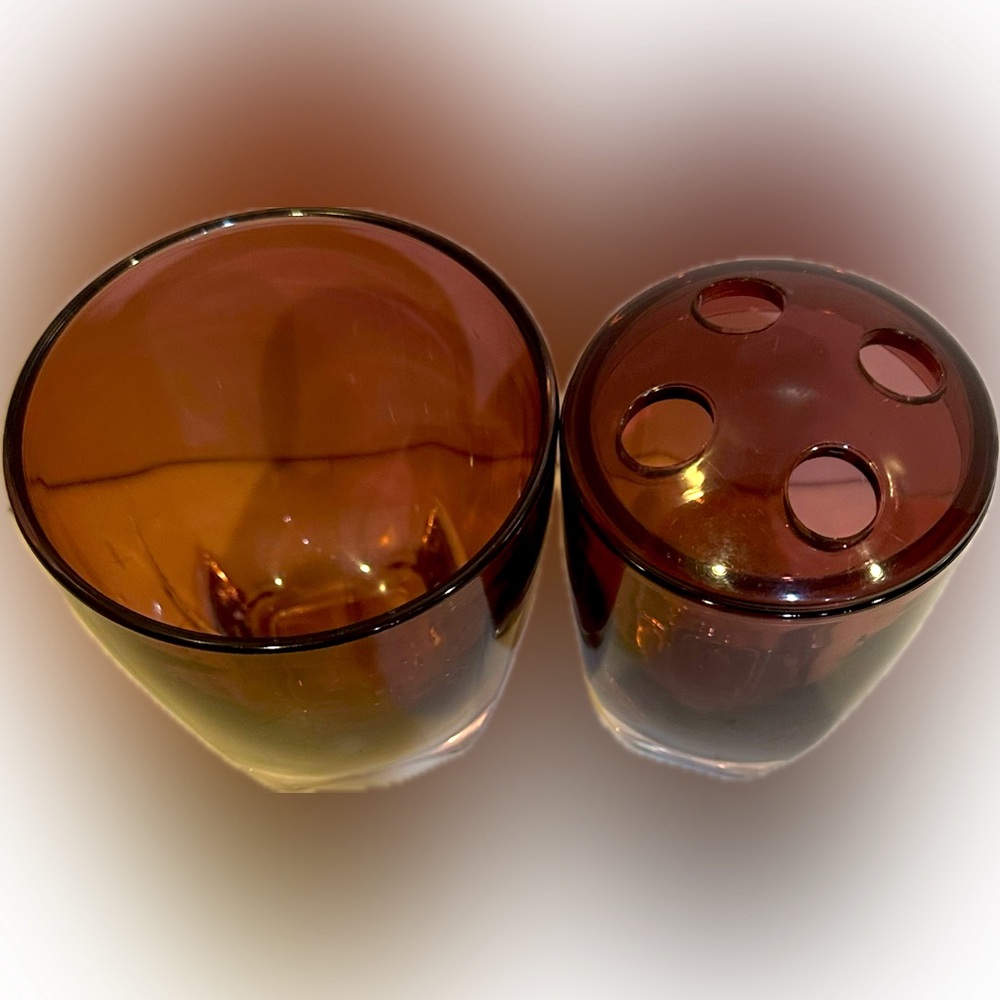 VTG CRANBERRY PURPLE ACRYLIC APOTHECARY TOOTHBRUSH HOLDER TUMBLER SET FLAWED 4”